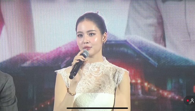 ฮอบทั้งด้อม..เซอร์ไพรซ์กลางงาน กุหลาบหรือสายตาอะไรหวานกว่ากัน?