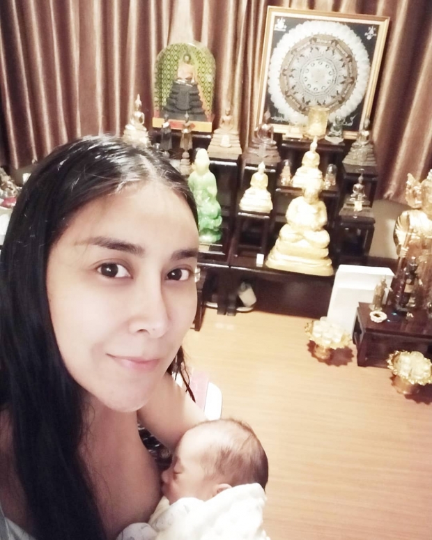 ใหม่ ถูกติ ห้องพระกับการให้นมลูก สุดทนสวนกลับทันควัน!