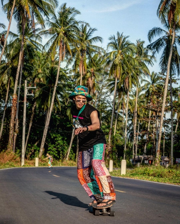 นิว นภัสสร เซ็กซี่ยันนาทีโชว์สกิลเล่น เซิร์ฟสเก็ต สุดพริ้ว (คลิป)