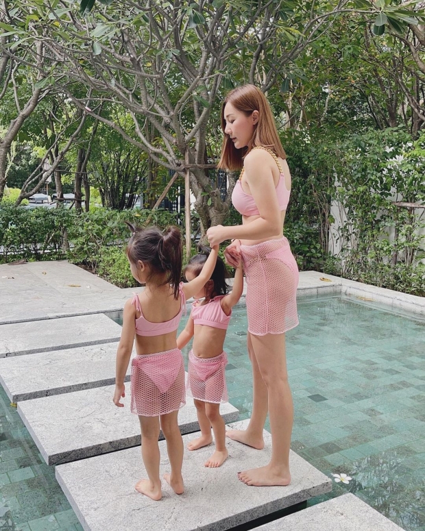 อุ๊ย! 3 แม่ลูกโชว์ความน่ารัก แต่หลุดโฟกัสท้องป่อง