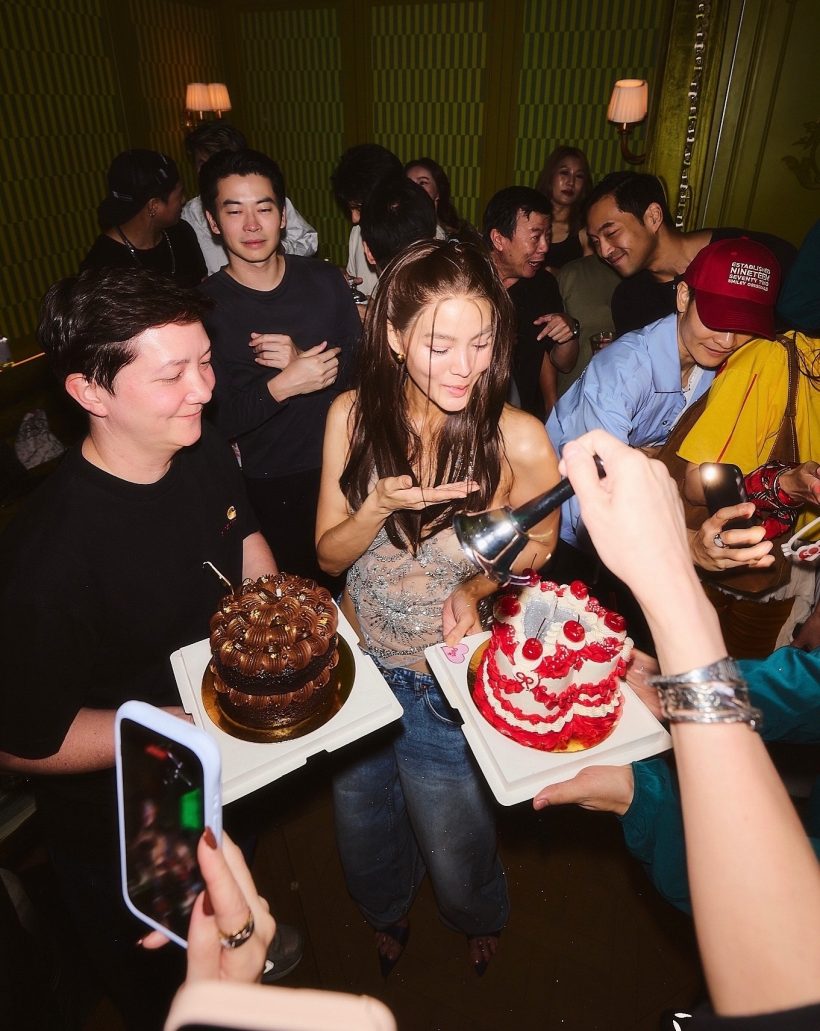 ภาพเดียวถึงกับต้องขยี้ตา! เจนี่จัดปาร์ตี้วันเกิดสุดหรู แต่ของที่ถือในมือทำเอาทุกคนอึ้ง!