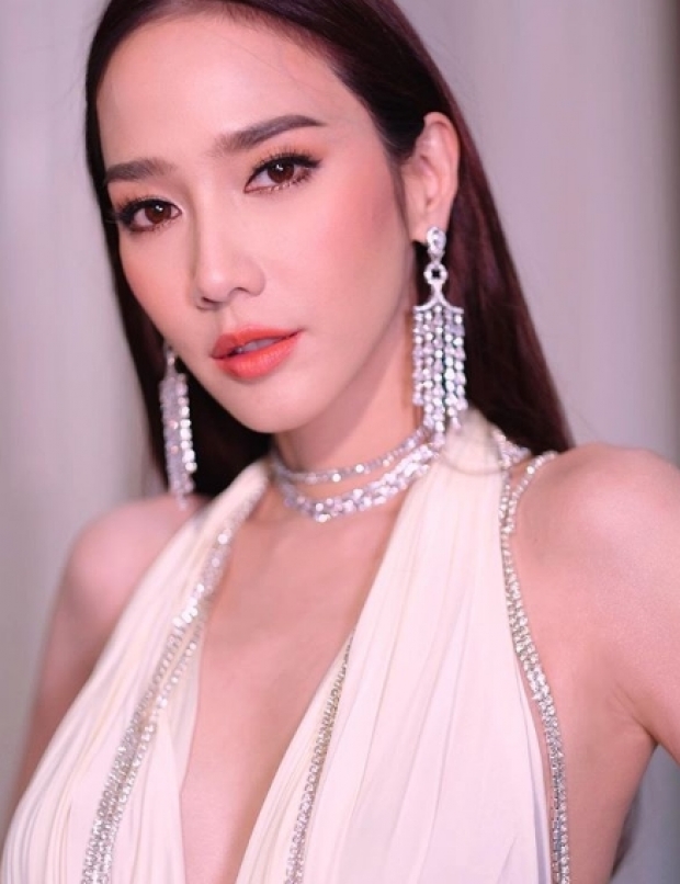 “อั้ม พัชราภา” ยิ่งซูมยิ่งสวย สมซุปตาร์เมืองไทย! 