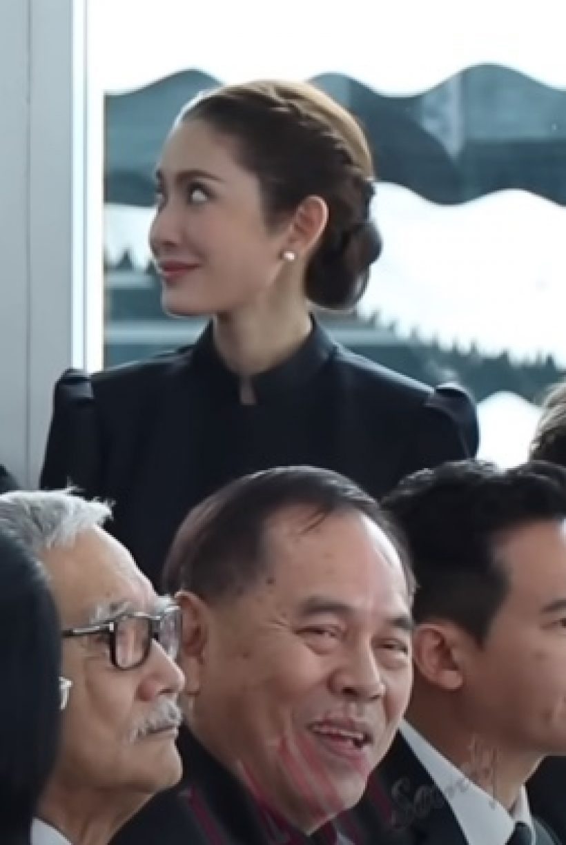 แห่แชร์ช็อตยิ้มฮีลใจ! นนกุล เคียงข้าง แอฟ จนถึงวันฌาปนกิจคุณพ่อ