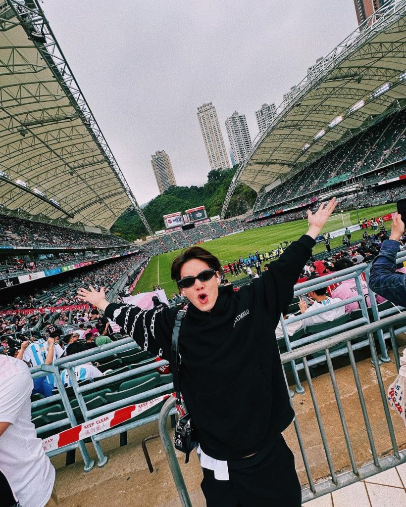 แฟนๆอิจฉา นักร้องหนุ่มดังคนนี้ ได้เยือน Hong Kong Stadium 