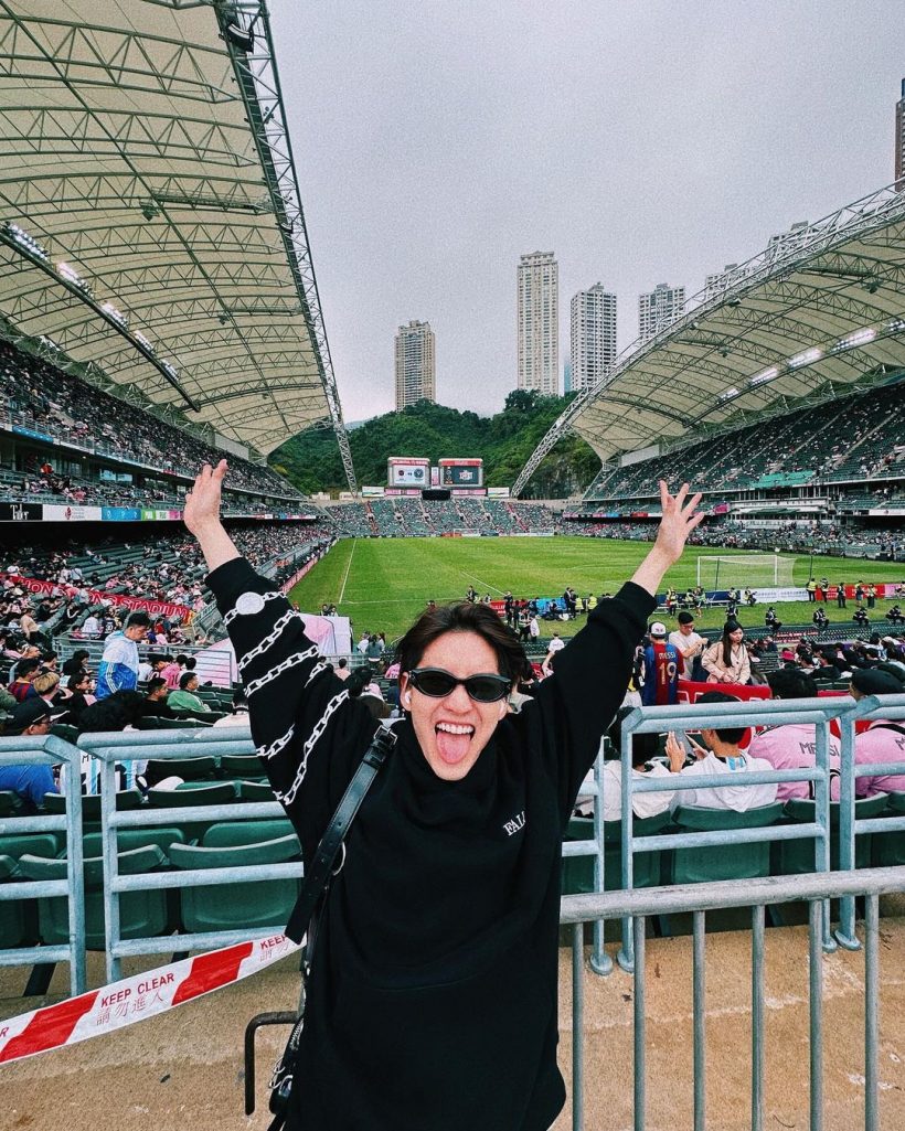 แฟนๆอิจฉา นักร้องหนุ่มดังคนนี้ ได้เยือน Hong Kong Stadium 