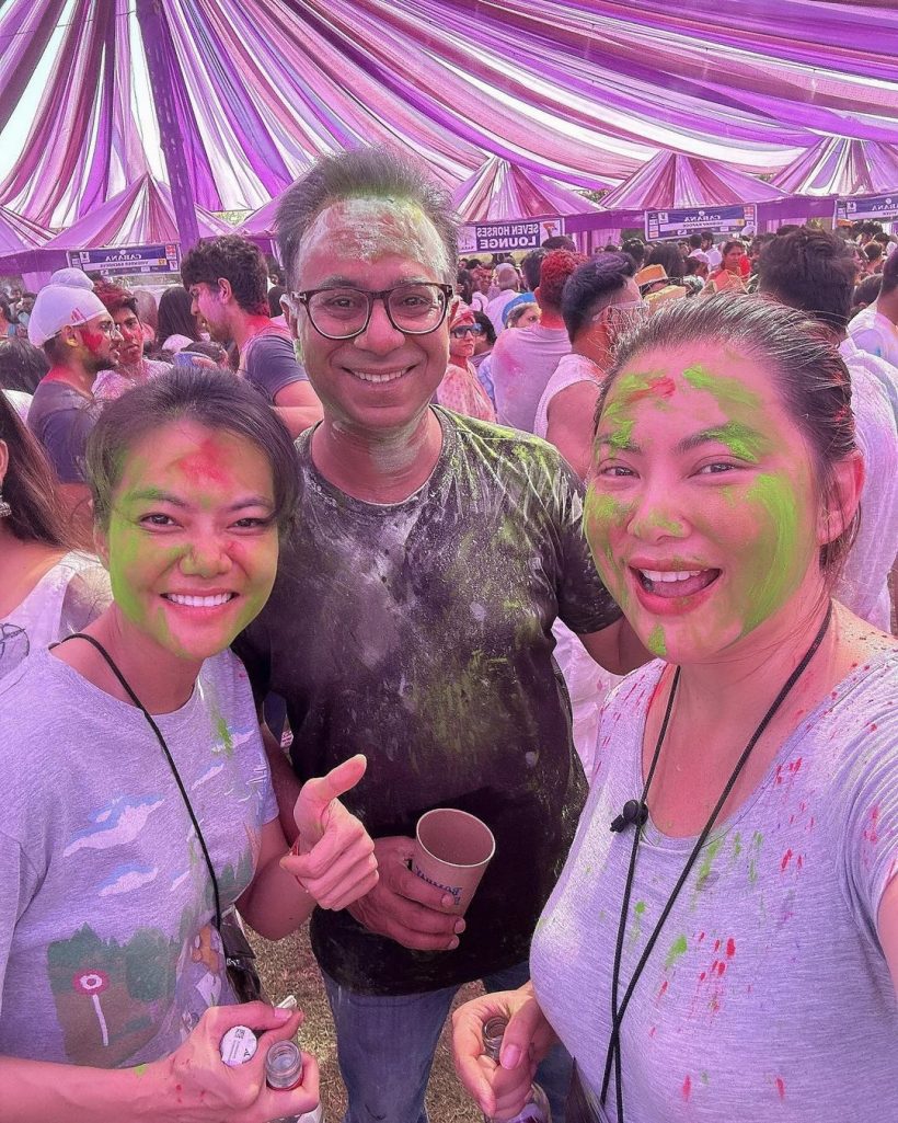 ดาราสาวไทย โผล่เล่นเทศกาล Holi อินเดีย โอ้โหหน้าเลอะสียังสวยเป๊ะ