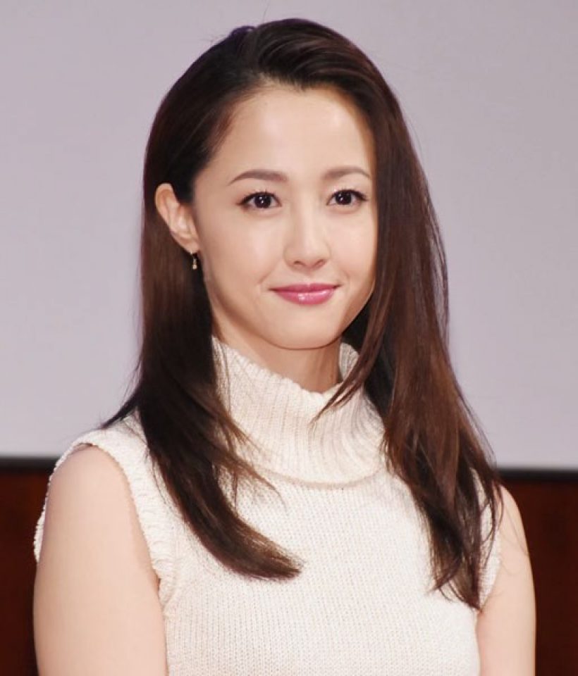 รักใหม่กับเจ้าหมาเด็ก ดาราสาวคบหนุ่มรุ่นน้องเด็กกว่า 14 ปี!