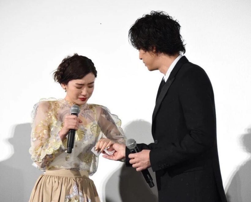 นางเอกดังเจอมรสุมดราม่า ปล่อยโฮกลางงาน เซ่นปมร้อนมือที่3