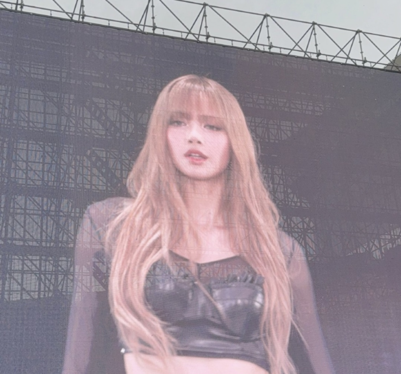 ชาวเน็ตเกาหลีเปิดใจให้ ลิซ่า ชื่นชมลุคนี้สวยฮือฮาทั้งประเทศ