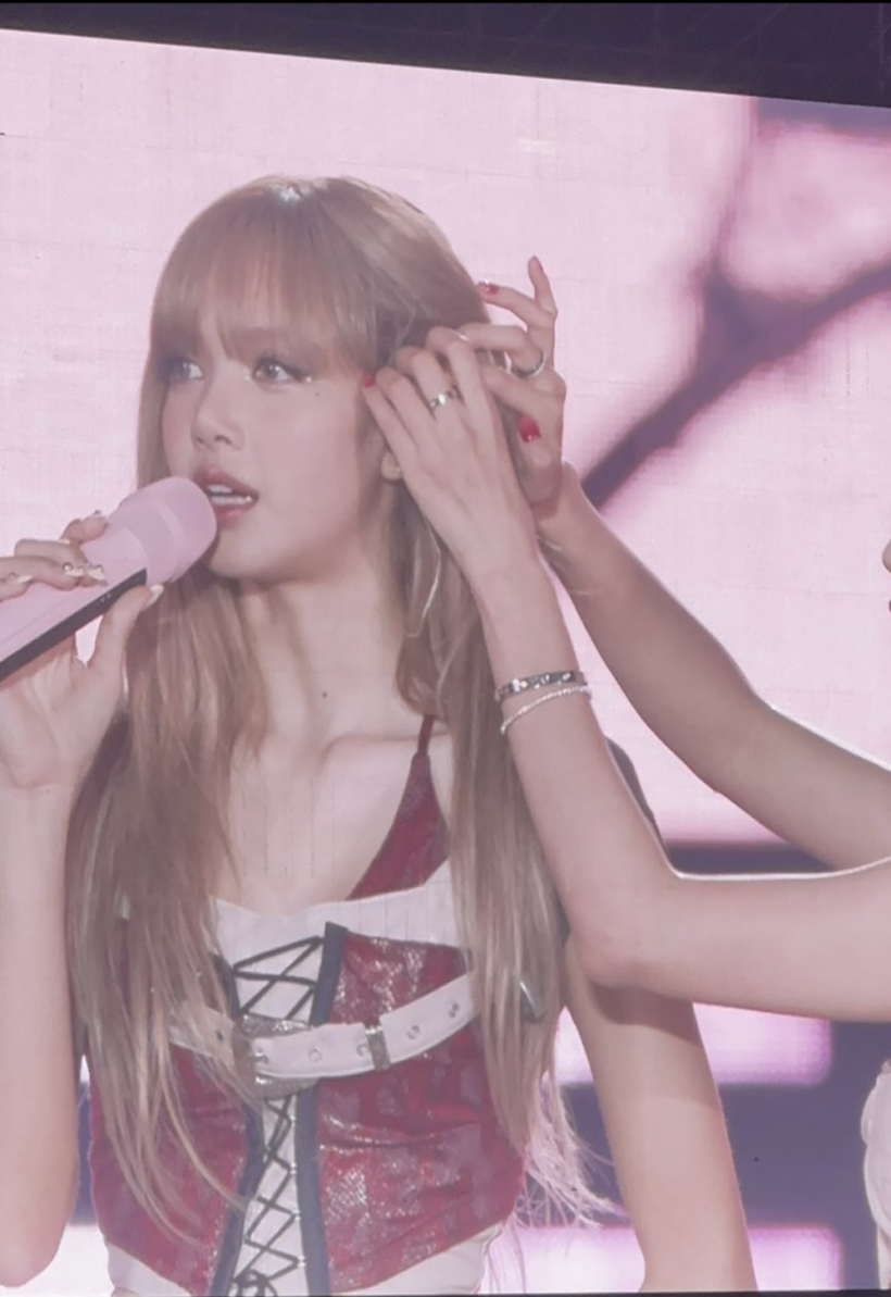 ชาวเน็ตเกาหลีเปิดใจให้ ลิซ่า ชื่นชมลุคนี้สวยฮือฮาทั้งประเทศ