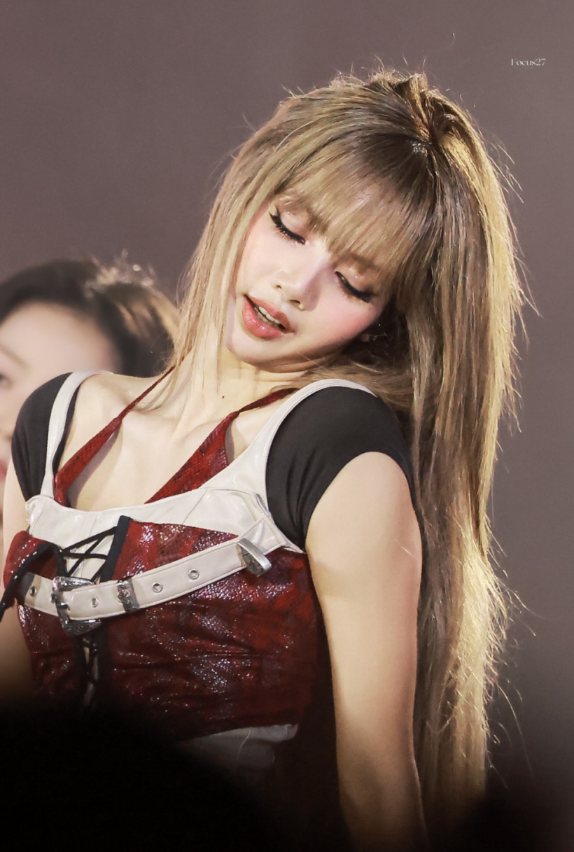ชาวเน็ตเกาหลีเปิดใจให้ ลิซ่า ชื่นชมลุคนี้สวยฮือฮาทั้งประเทศ