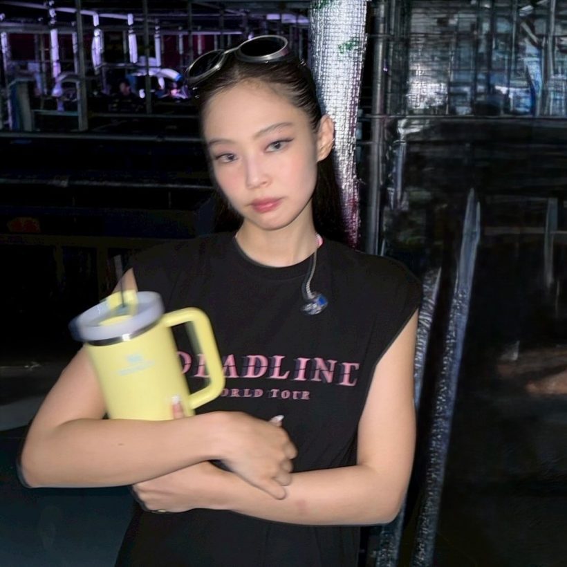 เป็นเรื่องอีก! เจนนี่ BLACKPINK ถูกวิจารณ์พฤติกรรมขี้เกียจ บนเวที