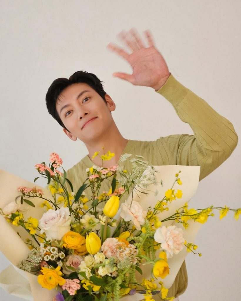 อบอุ่นละมุนใจ! พระเอกดังกลายเป็นฮีโร่! ช่วยเหลือเด็กน้อย
