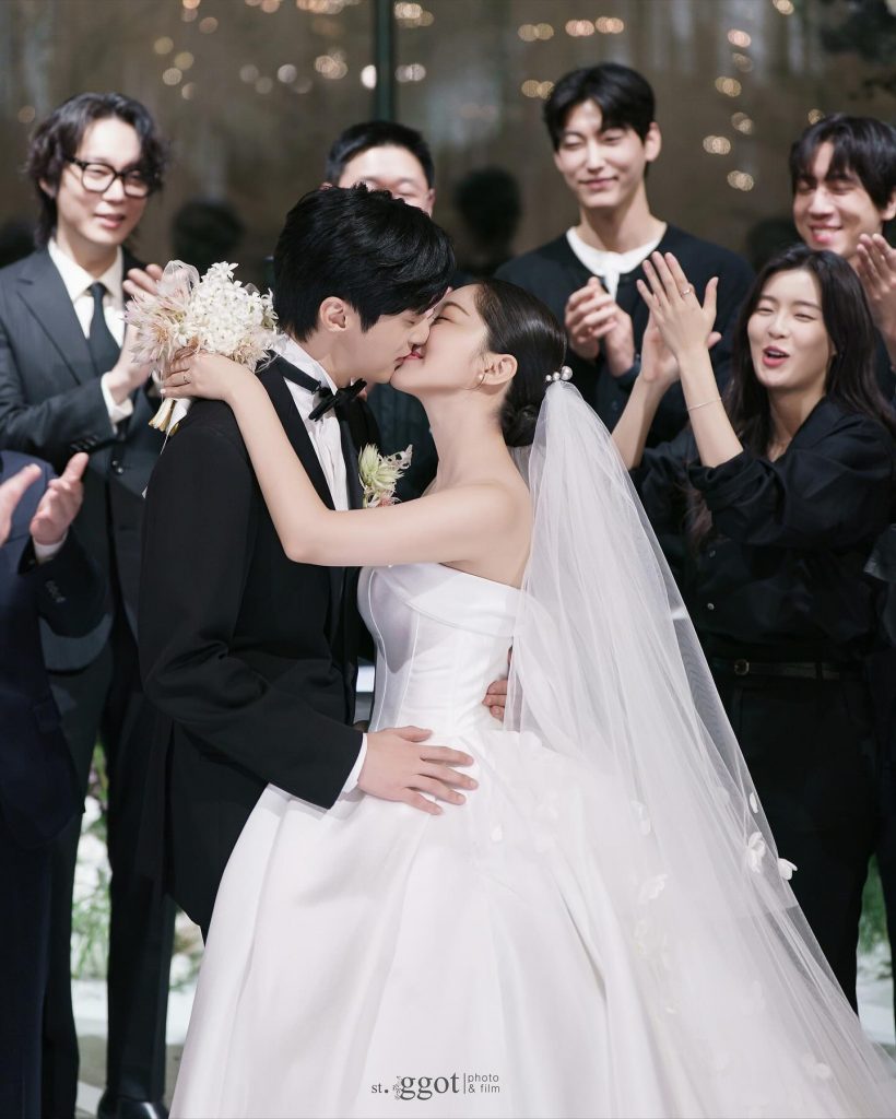 ซุ่มเงียบมานาน! นักแสดงสาว จูงมือหนุ่มในจอ วิวาห์หวาน