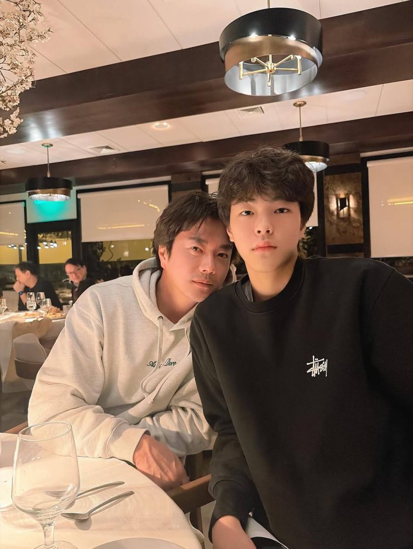 พี่ๆออนไลน์ใจสั่น ลูกชายพระเอกดัง โตเป็นหนุ่มขนาดนี้เเล้ว