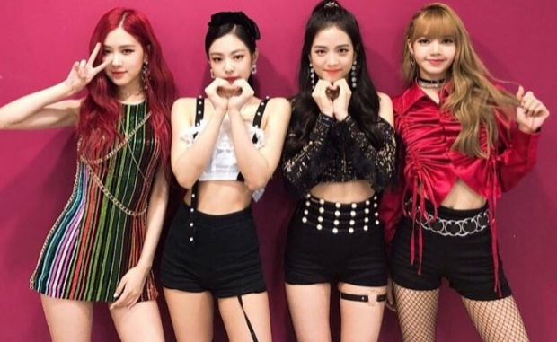 แก๊งไอดอลสาวคนไทย! ให้กำลังใจ ลิซ่า ในคอนเสิร์ตใหญ่ BLACKPINK ครั้งแรก