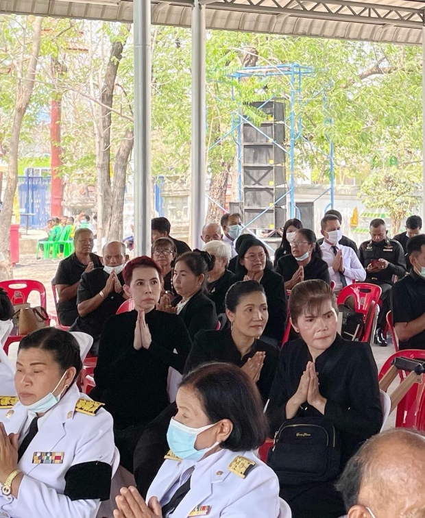 ญาติเผยอาการลิซ่าหลังรู้ข่าวคุณตาเสียชีวิต พร้อมบรรยากาศพระราชทานเพลิงศพ