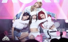 เผยภาพเบื้องหลังการแสดง BLACKPINK ควีนสุดๆ (มีคลิป)