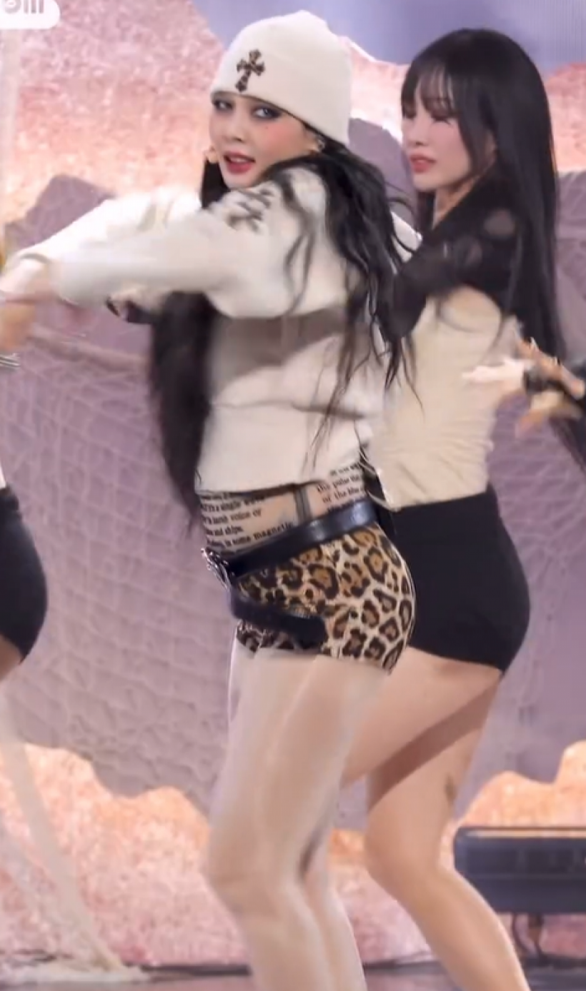 เเฟนจับสังเกต นักร้องสาวพุงป่องผิดปกติ เธอกำลังท้องหรือเปล่า?