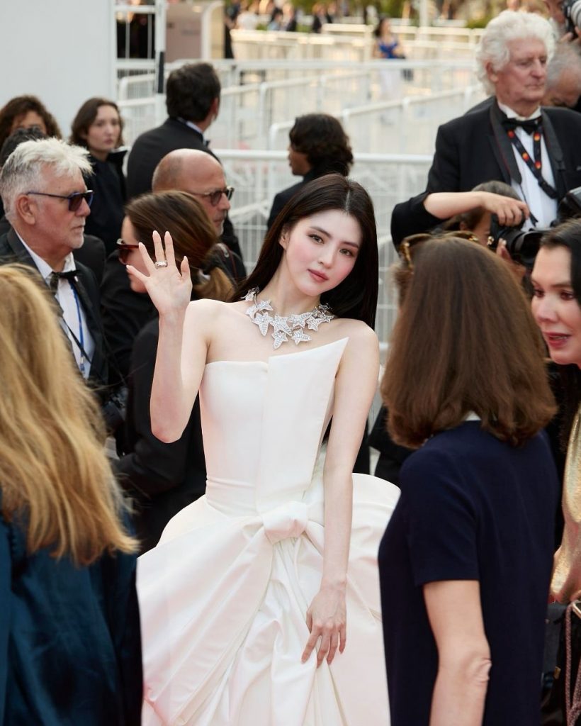 จึ้งมากแม่! 2ลุค "ฮันโซฮี" หน้าส่งชุด ชุดส่งคน เจิดจรัสพรมแดงคานส์ครั้งที่ 78!