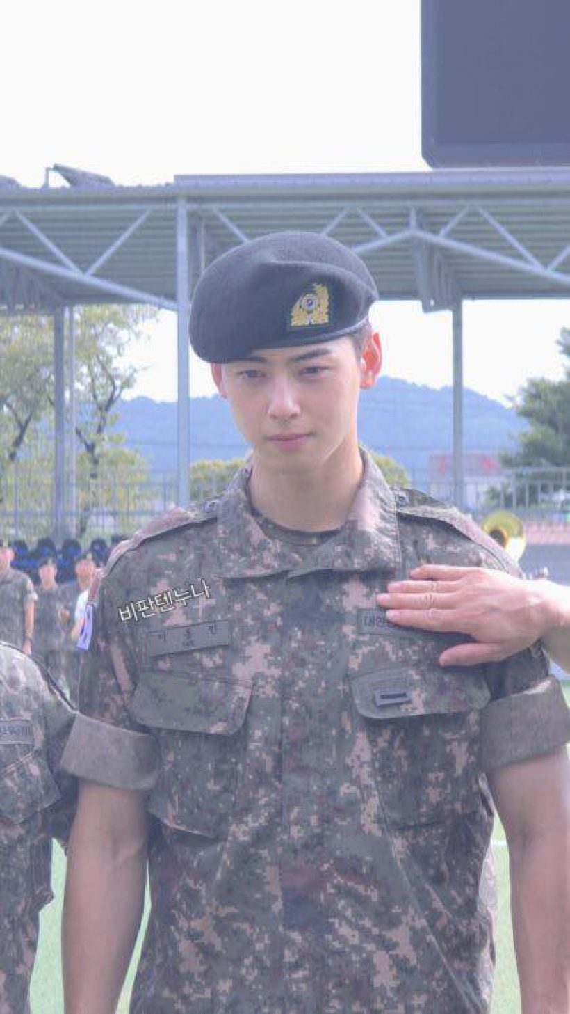 นายทหารที่จริงใจ...ชาอึนอูหล่อทะลุเครื่องแบบทหาร