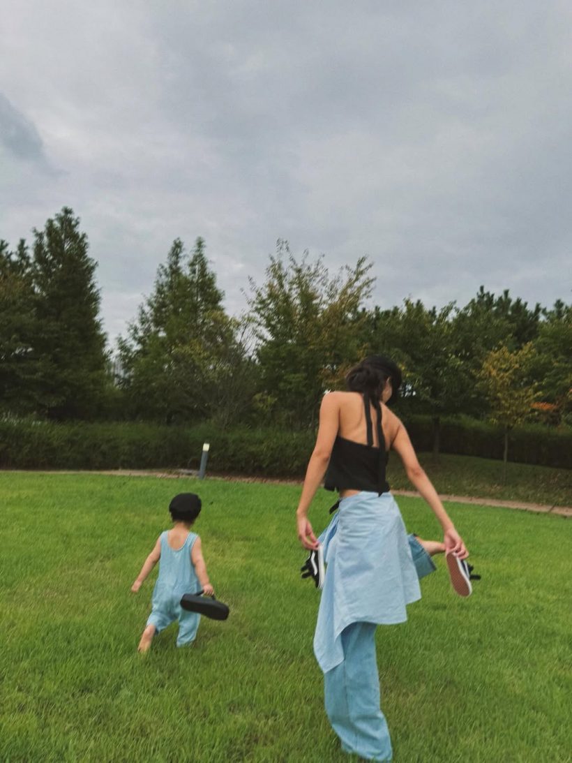 เป็นเรื่องเเล้ว! นางเเบบดัง โพสต์รูปลูก เเต่มีดราม่าโยงพ่อเด็ก