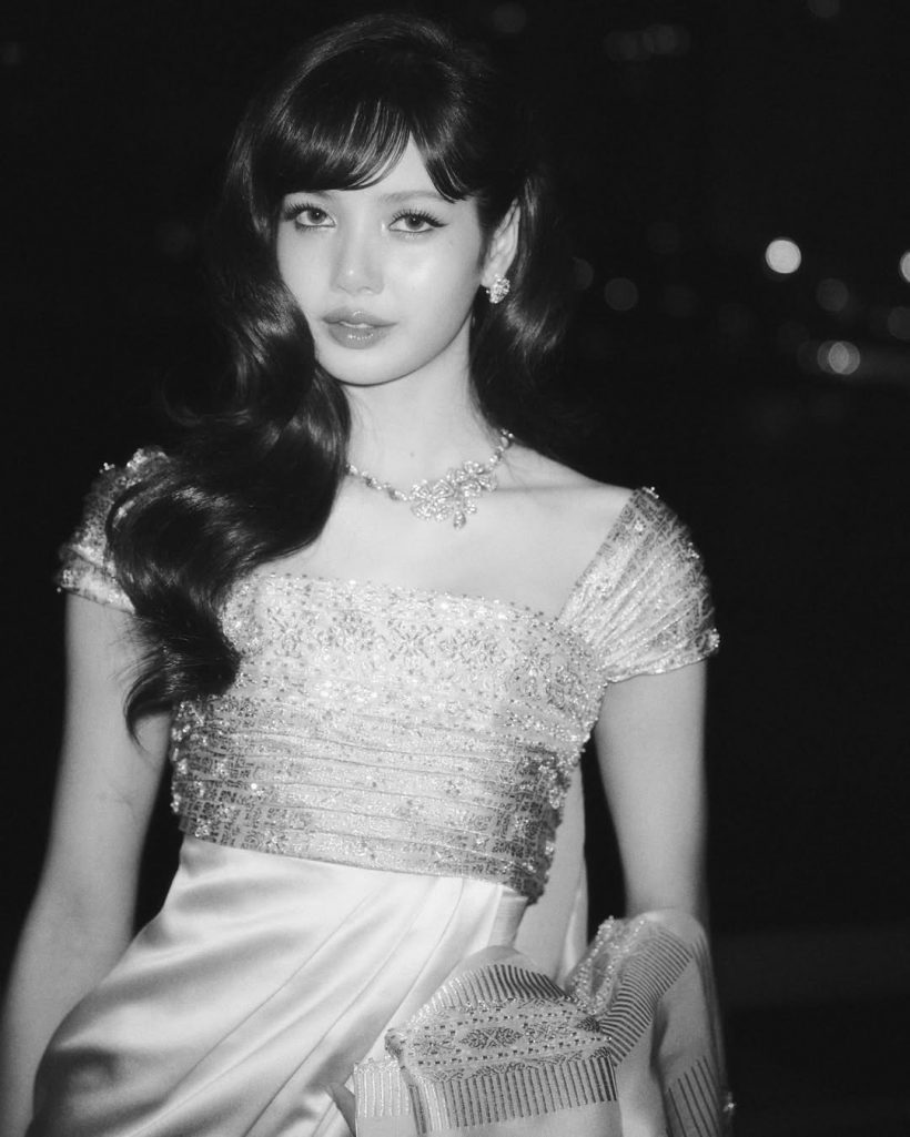 เปิดราคาลุคผ้าไทย ลิซ่า งดงามเจิดจรัสสู่สายตาโลก!