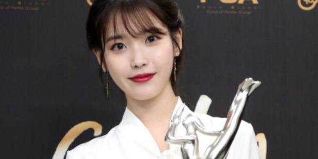 ไอยู (IU) ใจป้ำ! จ่ายค่าอาหารให้กับโต๊ะข้างๆในระหว่างที่ไปฉลองหลังจากได้รับรางวัลแดซัง