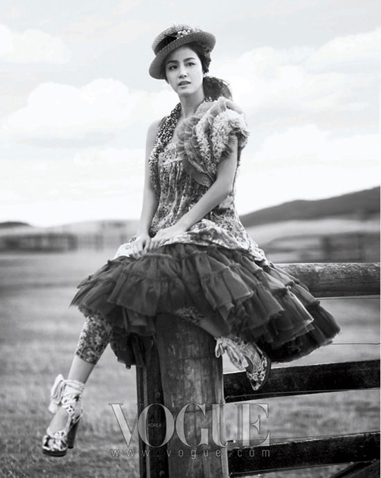 Kim Tae-hee on Vogue Korea (March 2010)