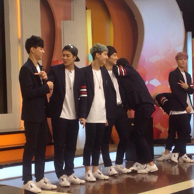 แบม แบม นำทีม เพื่อน  GOT 7  มา ไทย ! ติ่ง แห่ รับ ล้นสนามบิน!