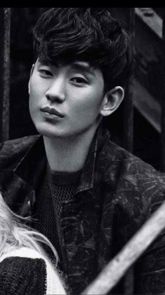 คิม ซูฮยอน (Kim Soo Hyun)