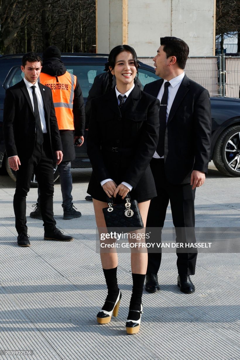 ชมภาพ จีซูBLACKPINK สาดความน่ารักปรากฎตัวสุดฮือฮาที่งาน DIOR 