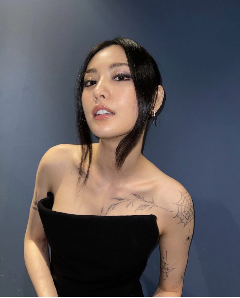 เกิดอะไรขึ้น? ซุปตาร์สาวตัดสินใจลบรอยสัก เจ็บเเต่จบ!