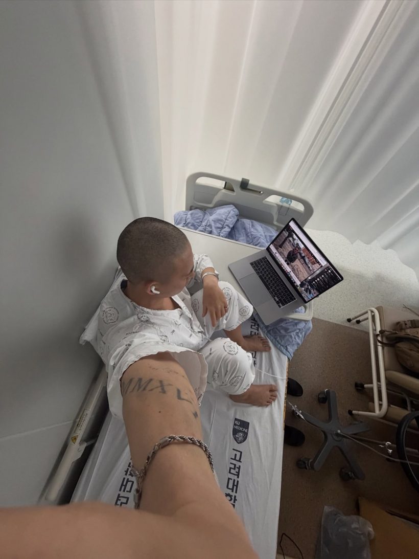 ข่าวดีที่สุดแห่งปี! หนุ่มฮอต ยิ้มรับชีวิตใหม่หลังโกนหัวสู้มะเร็ง