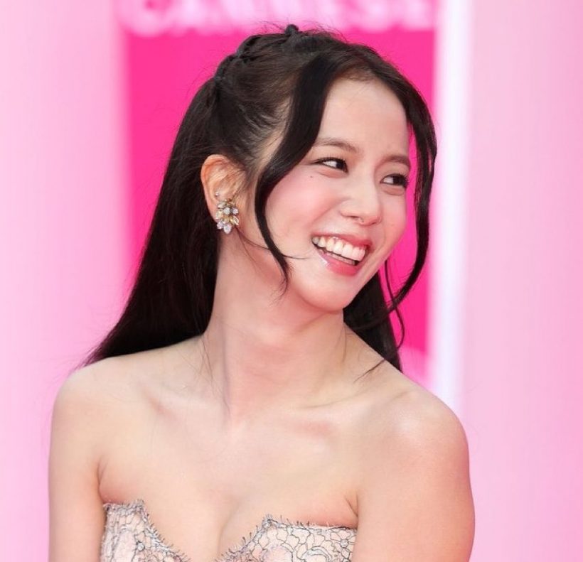 ลุคนี้มีอึ้ง! จีซู ห่มเพชร 10 ล้าน เดินพรมแบบสับ