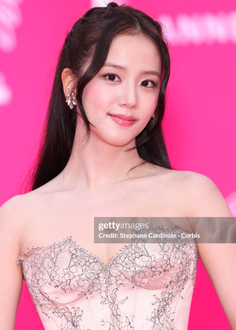 ลุคนี้มีอึ้ง! จีซู ห่มเพชร 10 ล้าน เดินพรมแบบสับ