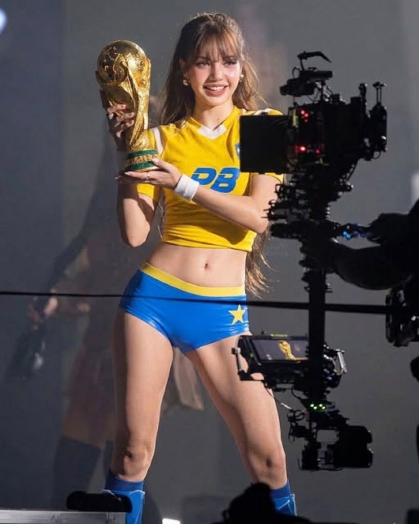 ลิซ่า FIFA World Cup หุ่นสวยสับจนบางทีก็นึกว่า AI