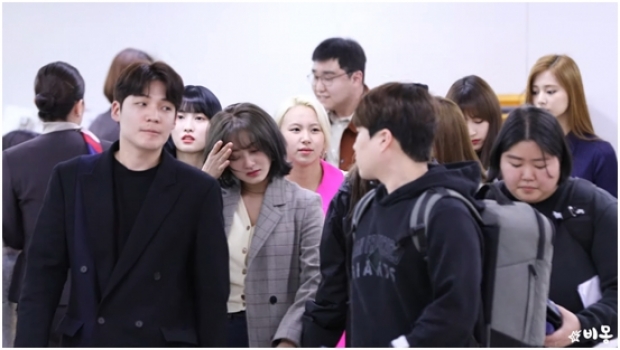 จี ฮโย twiceปล่อยโฮ กลางสนามบิน เครียดเจอจับโยงเพราะข่าว จอง จุนยอง(คลิป)