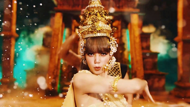  ต๊าชไม่ไหว! ลิซ่า ยกปราสาทพนมรุ้งเฉิดฉายในMV LALISA