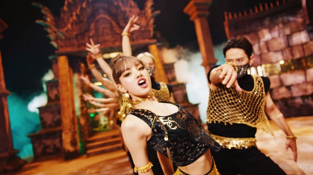  ต๊าชไม่ไหว! ลิซ่า ยกปราสาทพนมรุ้งเฉิดฉายในMV LALISA