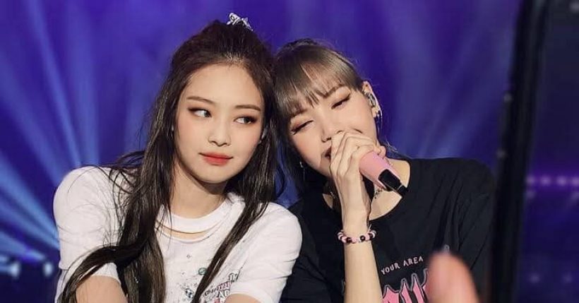 บลิ๊งค์แซวสนั่น เจนนี่-ลิซ่าBLACKPINK ถ่ายรูปยังไงให้เหมือนถูกตัดต่อ