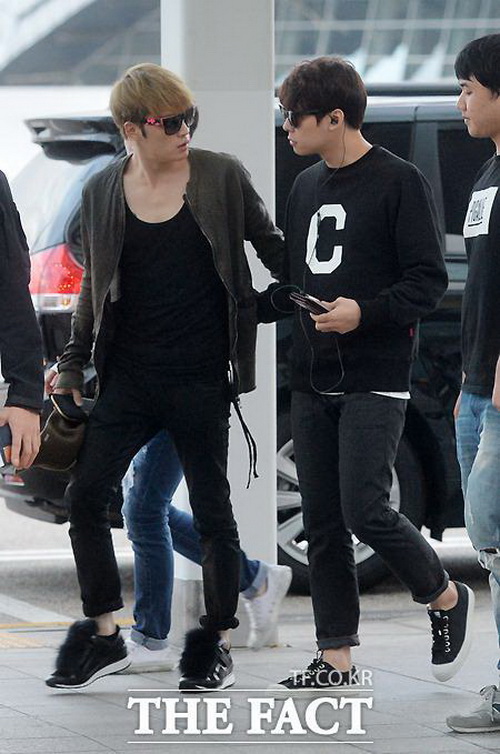 ส่องแฟชั่นสนามบิน JYJ ก่อนแลนด์ดิ้งไทยแลนด์