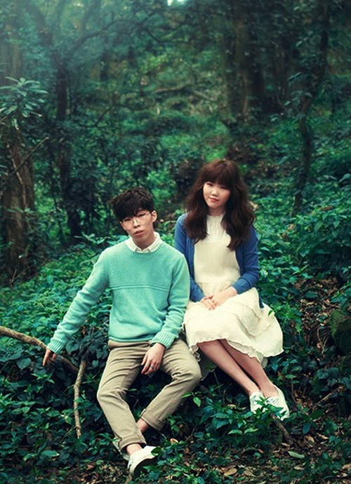 YG Entertainment เผยโปสเตอร์คอนเสิร์ตเดี่ยวครั้งแรกของ AKMU