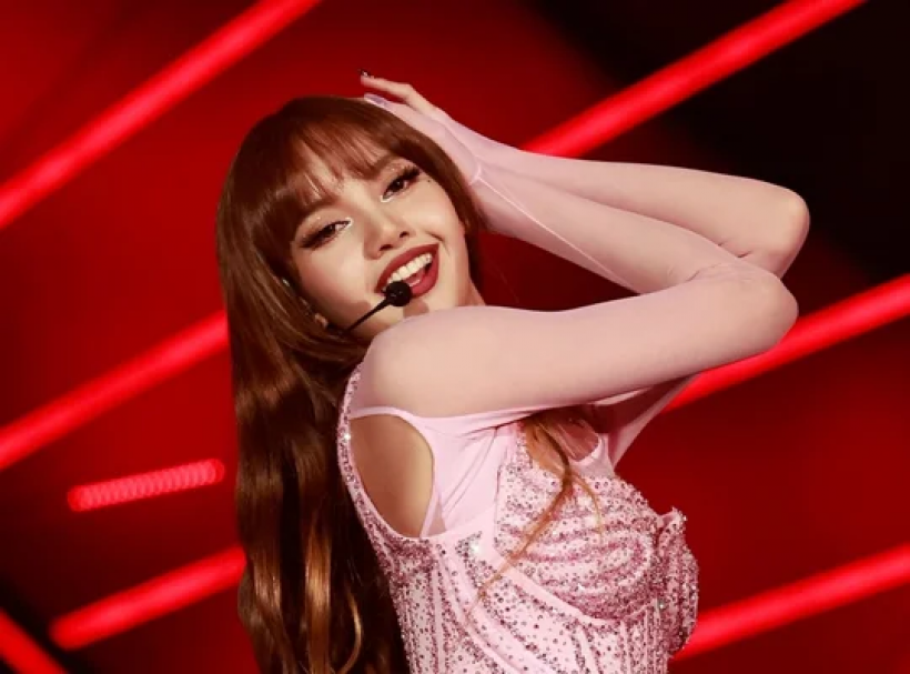 Crazy Horse Paris เผยว่า ลิซ่า Blackpink เป็นฝ่ายเข้าหาก่อน?