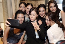 ‘ทิฟฟานี่’ snsd โผล่ร่วมแจมเซลฟี่แบ๊วๆ กับเหล่าสาวไฮโซไทย