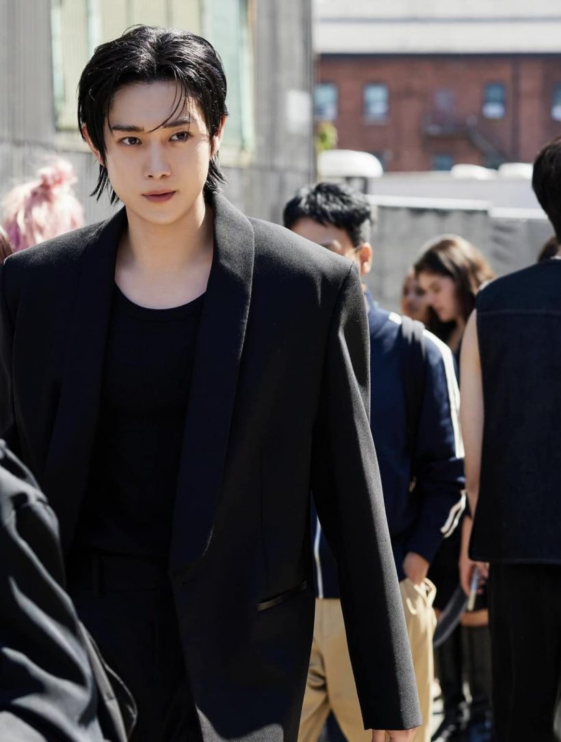 โอ้โห! พระเอกดังเสิร์ฟลุค All Black หล่อพิฆาตทำใจสั่นทั้งเอเชีย