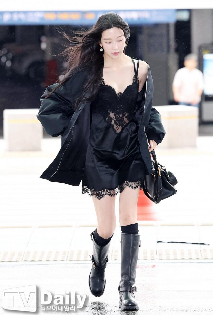 วิจารณ์ร้อนเเรง! เเฟชั่นสนามบินนางเอกดัง สวยเเต่ดูเกินงาม