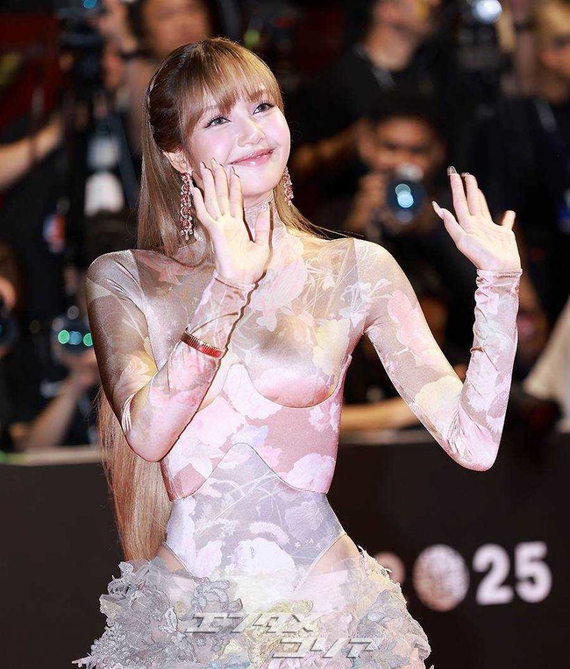 สาวไทยผงาด! ลิซ่า คว้าอันดับ 1 ชุดที่ดีที่สุดบนพรมเเดงหนังปูซาน2025