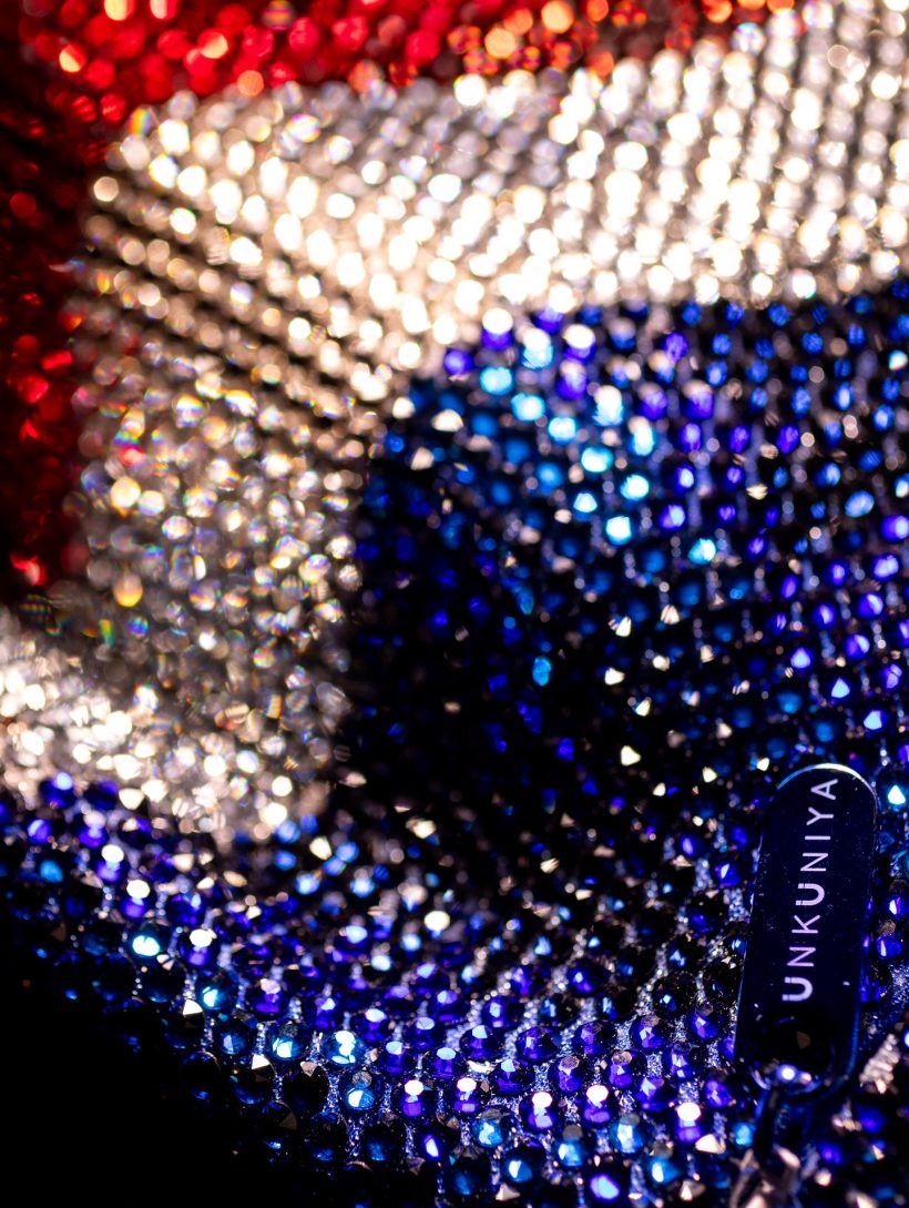 ฝีมือดีไซน์เนอร์ชาวไทย เบื้องหลังชุดธงชาติ ลิซ่า ใช้เวลาทำ 800 ชม.