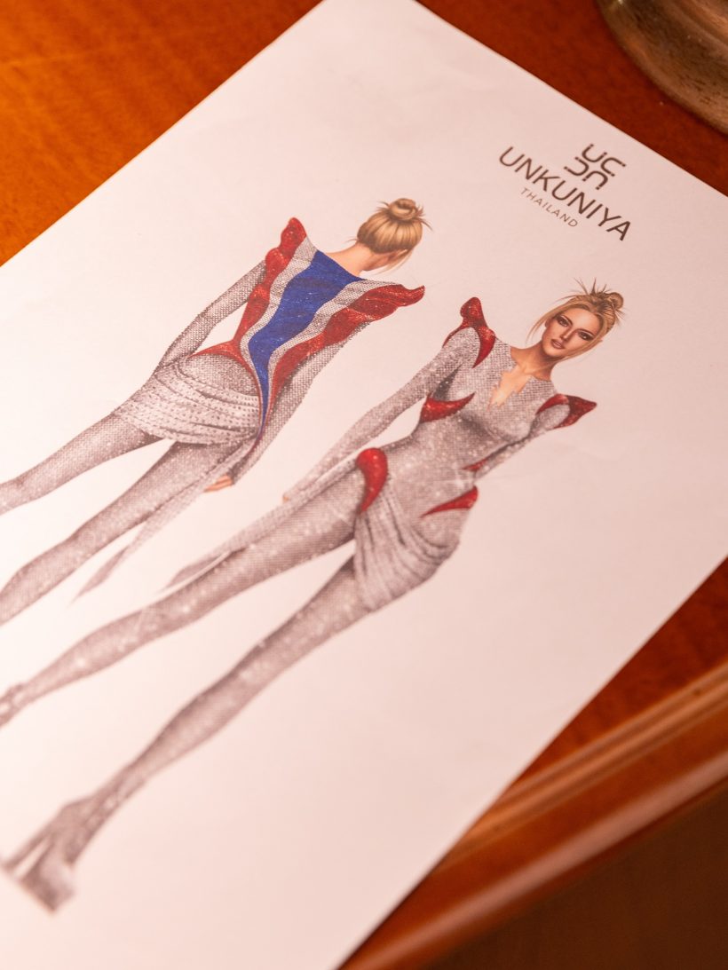 ฝีมือดีไซน์เนอร์ชาวไทย เบื้องหลังชุดธงชาติ ลิซ่า ใช้เวลาทำ 800 ชม.